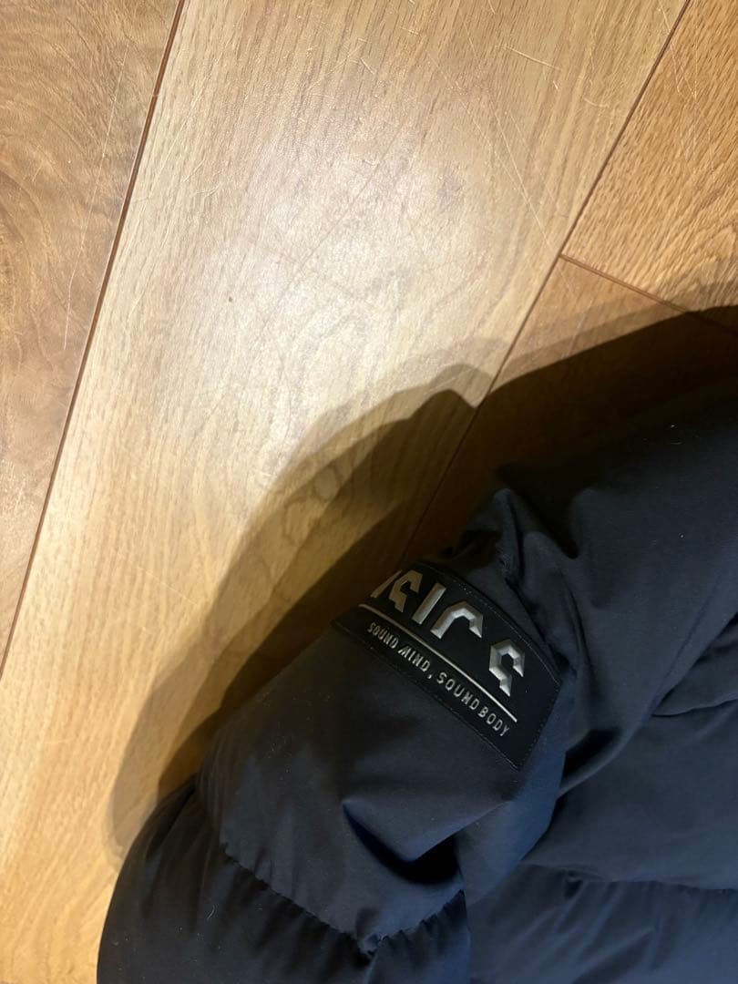 ASICS ダウンジャケット 取り外しフード付き　人気