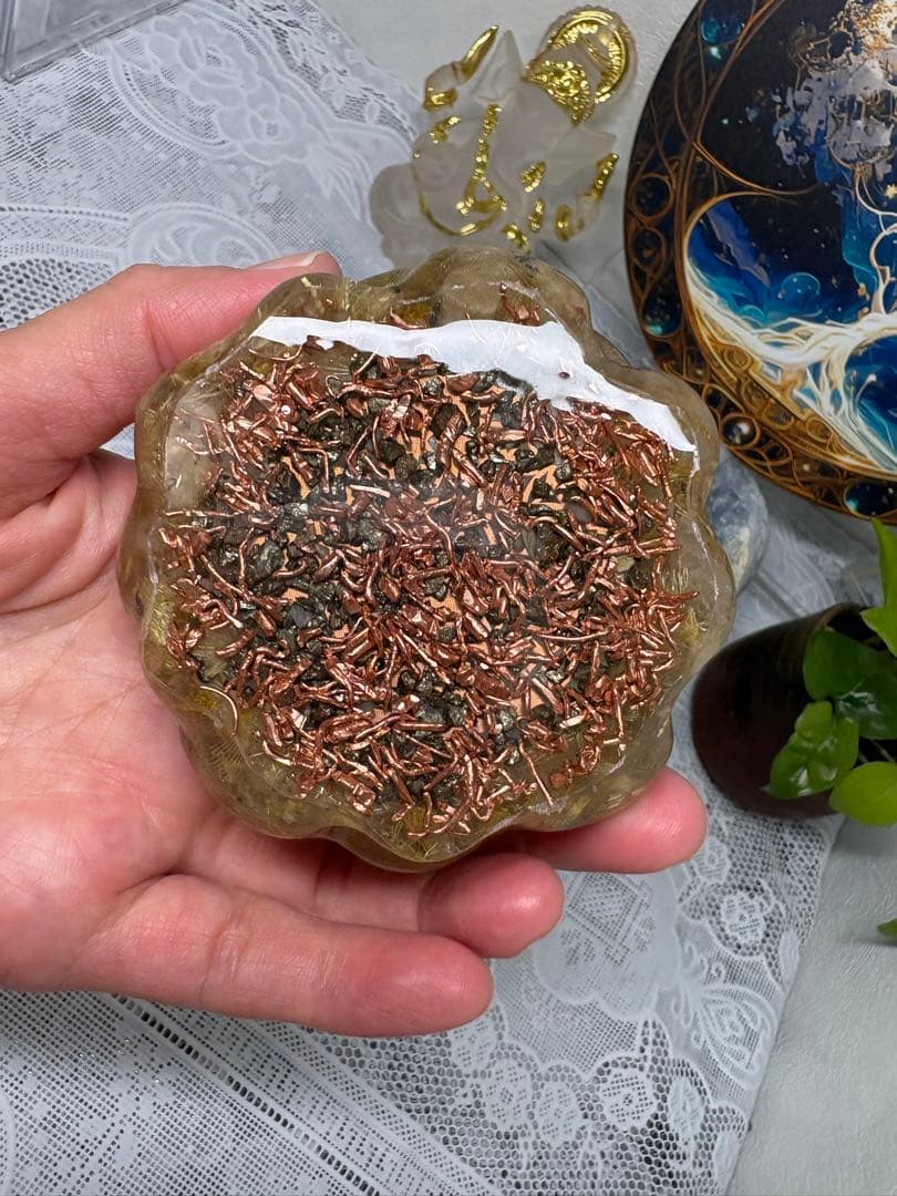 オルゴナイト 九尾の狐小物入れ ゴールドルチルクォーツ