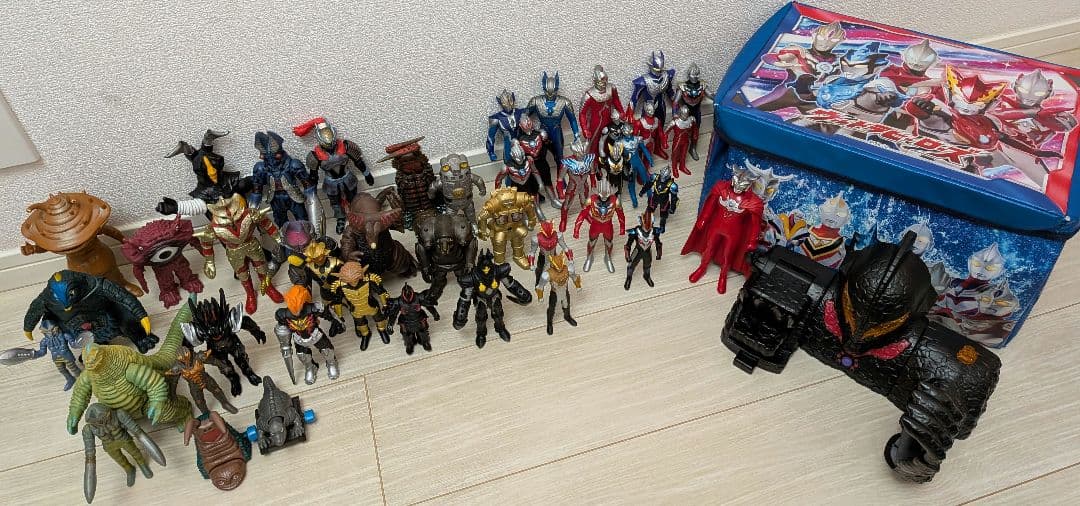 ウルトラマン怪獣ソフビまとめ売り40体＋おまけ付き　ベリアルキャッスル