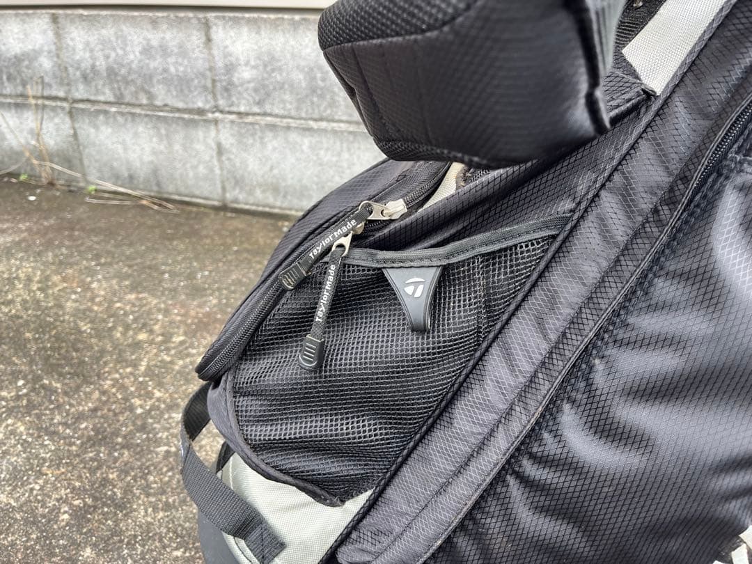 テーラーメイド　キャディバッグ　スタンド型　フードカバーあり