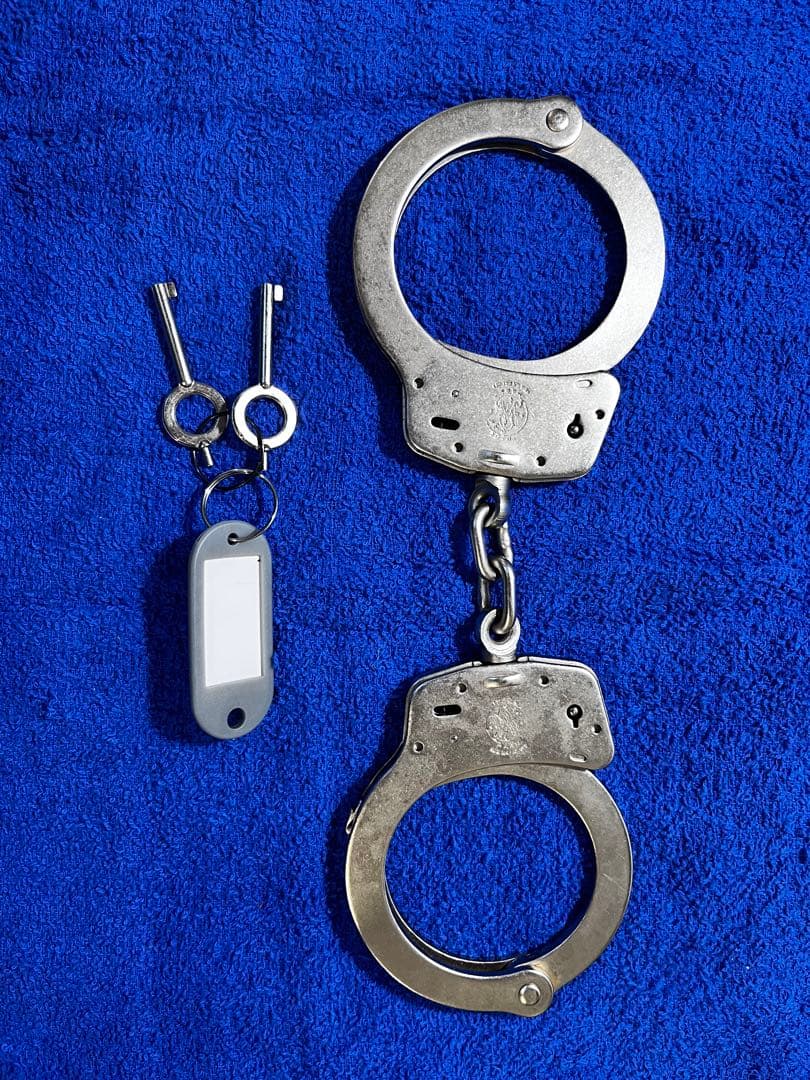 ☆ 最終値引 ☆ 米国 S＆W社 手錠 ( おそらくM 100 型 ？？ )