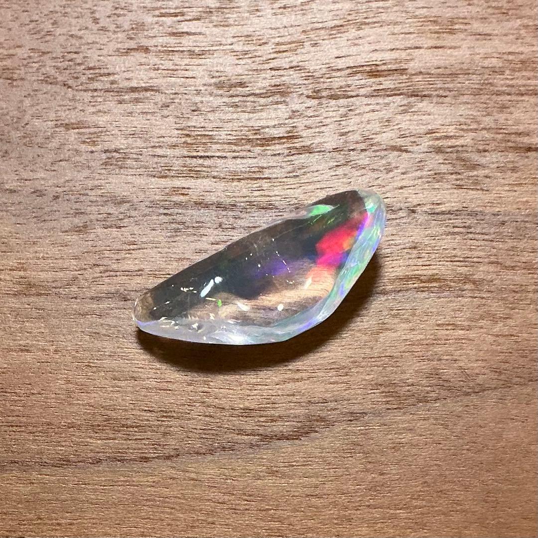 メキシコ産　オパール ポリッシュ　約2.2×1.0×0.6㎝