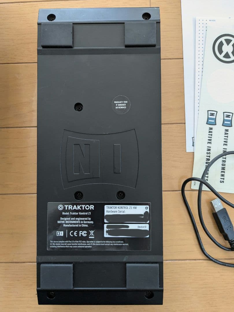 TRAKTOR KONTROL Z1 DJコントローラー