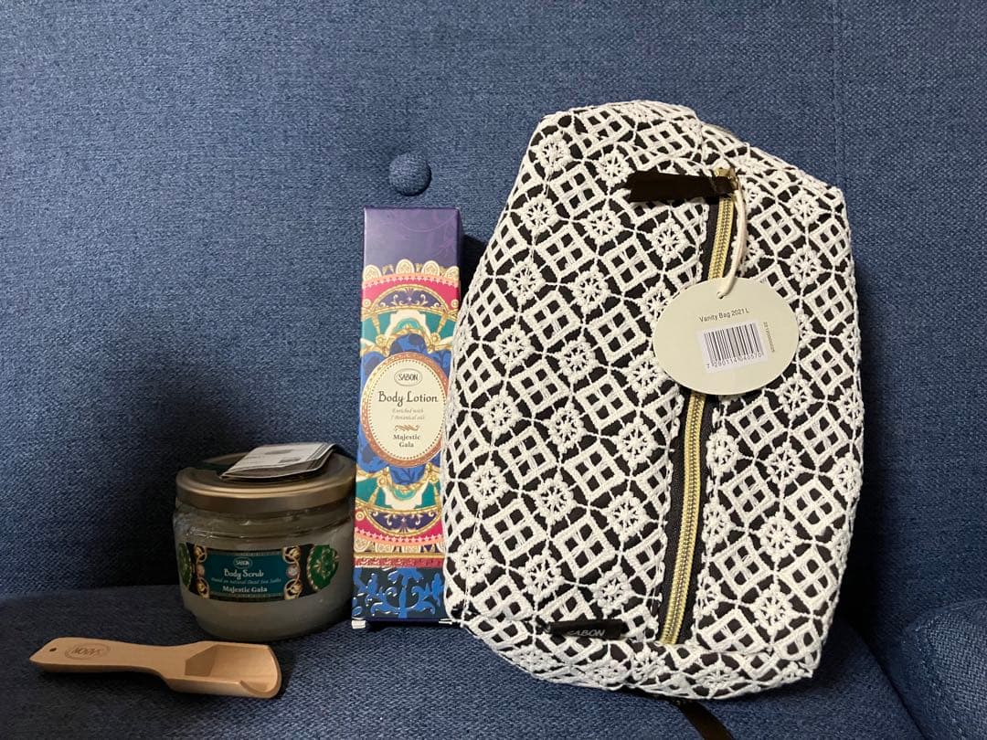 サボン　マジェスティック・ガラ　スクラブ&ボディローション&ポーチ&スプーン