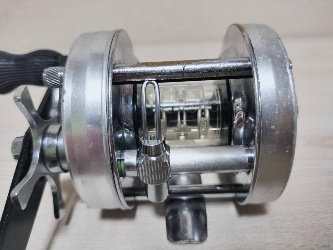 アブガルシア　アンバサダー5500C 　ビンテージ　リール abu 　シルバー