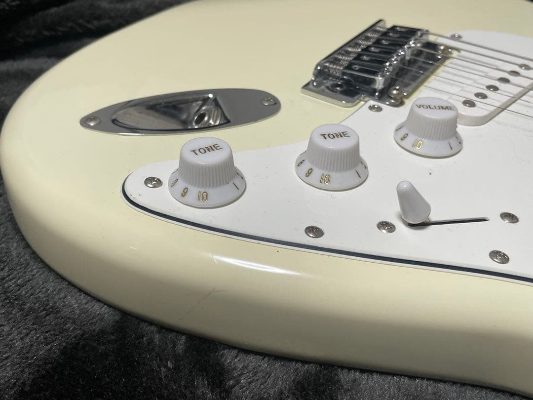 Squier Stratocaster ホワイトエレキギター