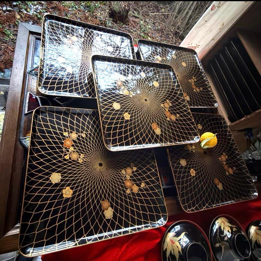 I様へ感謝お嫁入り‼️JAPAN貴人の蒔絵懐石膳2客➕1と塗師松ぼっくり木皿10客