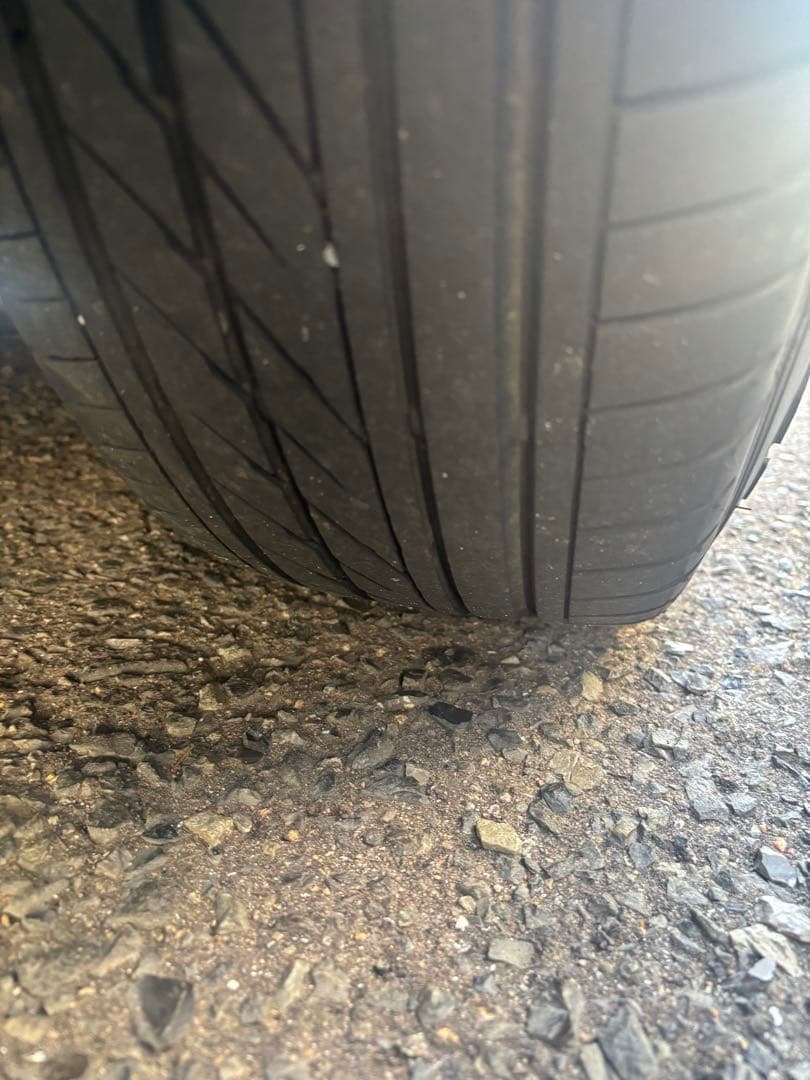 ハイエース16インチ215/65ホワイトレター