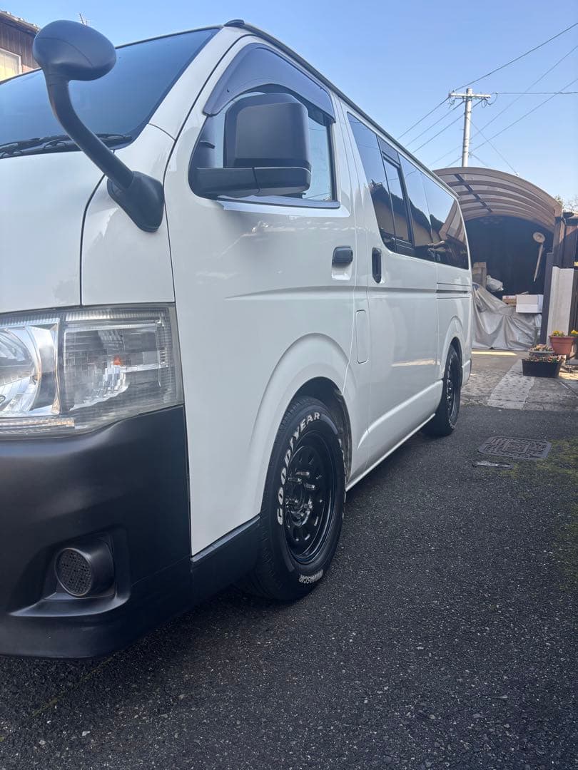 ハイエース16インチ215/65ホワイトレター