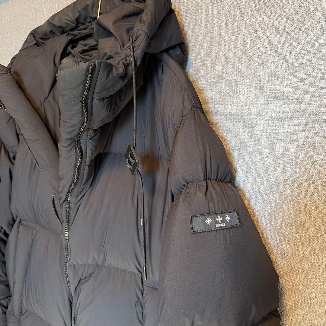 TATRAS ブラック ダウンジャケット フード付き ゴフィ