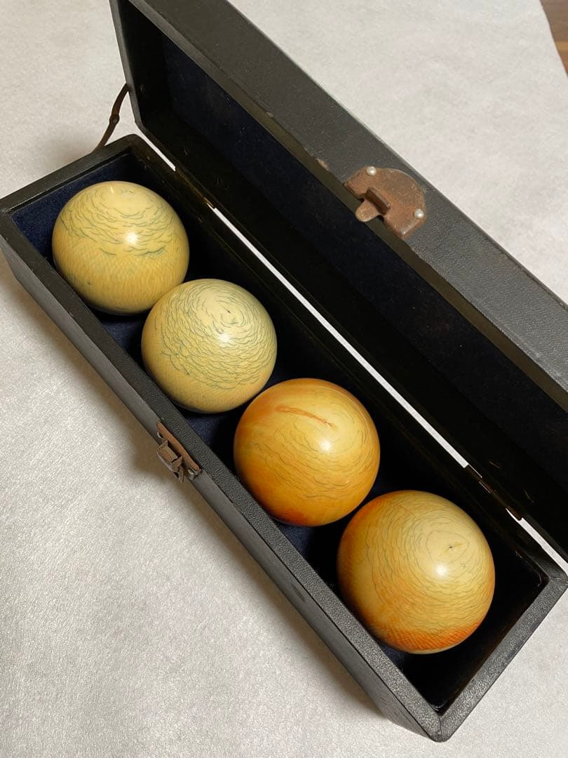ビリヤード球　象牙風 赤白×4個 直径約6cm 重さ約966g 当時物