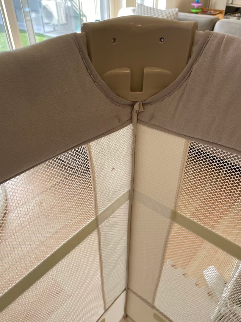 箱付き　Aprica アップリカ ココネルエアー ホワイト 折り畳みベビーベッド