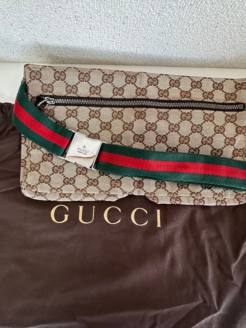 GUCCI GGキャンバス ボディバッグ