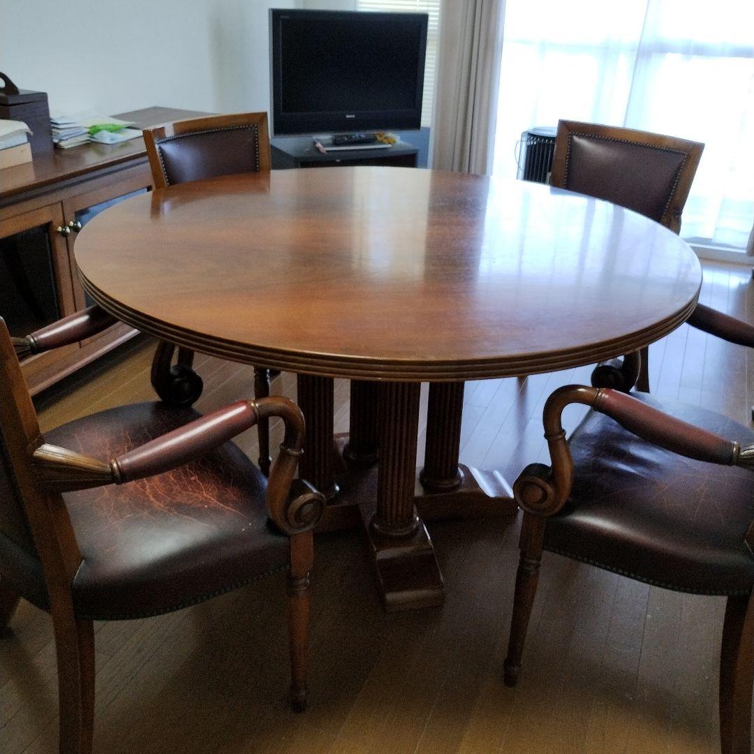 円形木製テーブルとアーム付き椅子4脚セット