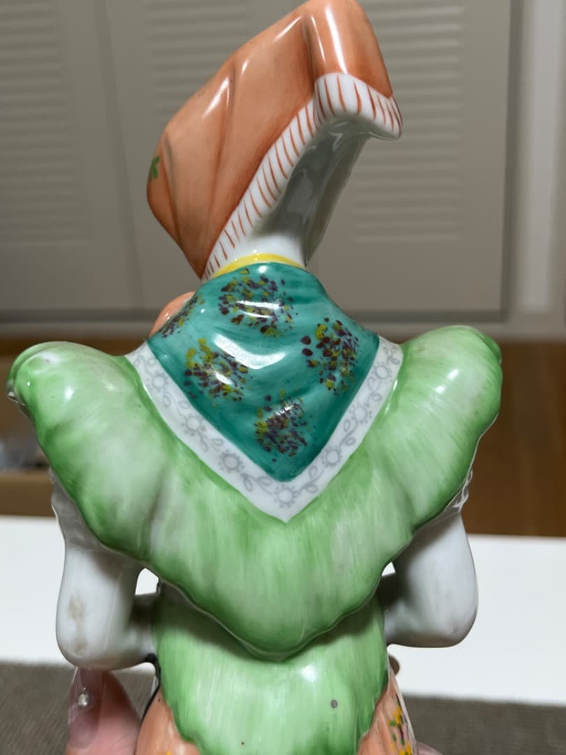 ホロハーザ ハンガリー 陶器人形 ヴィンテージ　アンティーク磁器農民女性置物