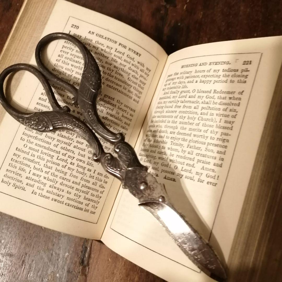 アンティーク 素敵な装丁の小さな祈祷書 ベルベット 十字架☆クロス 聖書☆洋書