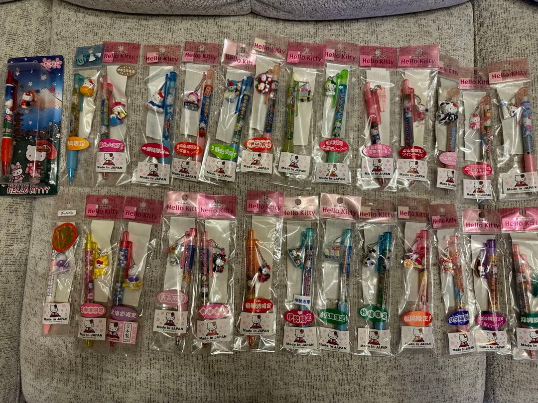 ハローキティご当地ボールペン26本、シャープペンシル1本