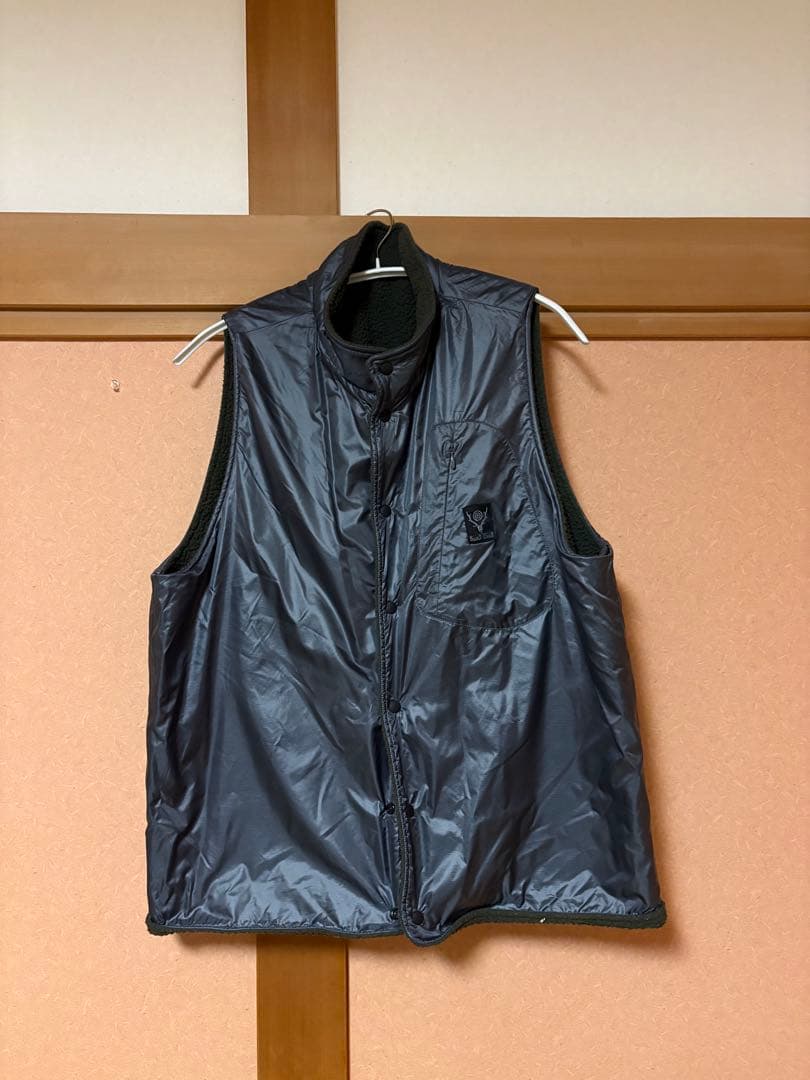 south2 west8リバーシブルベスト グレー フリース