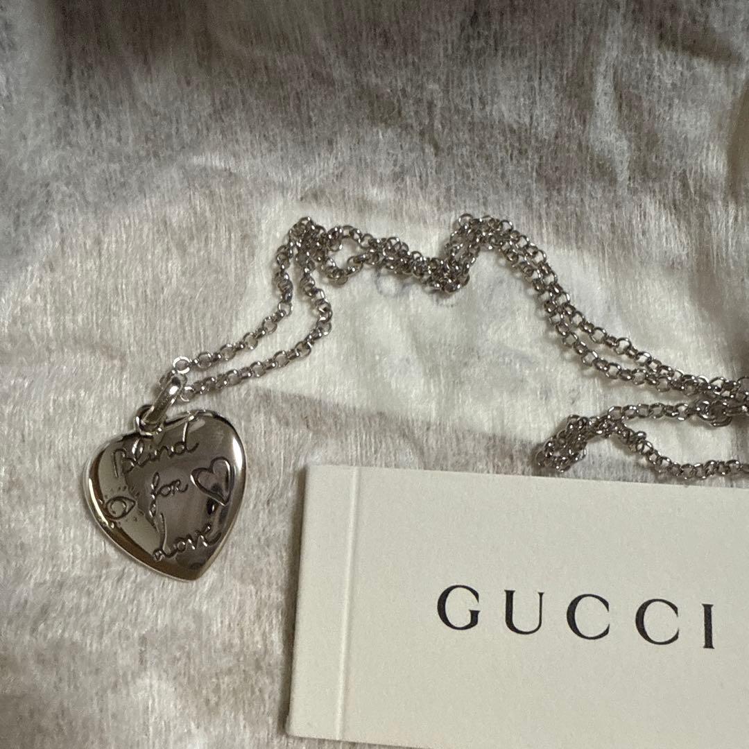 GUCCI ブラインド　フォー　ラブ　ペンダント
