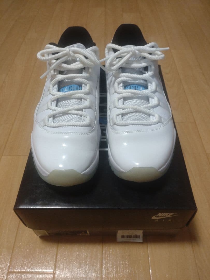 シューズ(男性用) Nike Air Jordan 11 Low 27.5cm