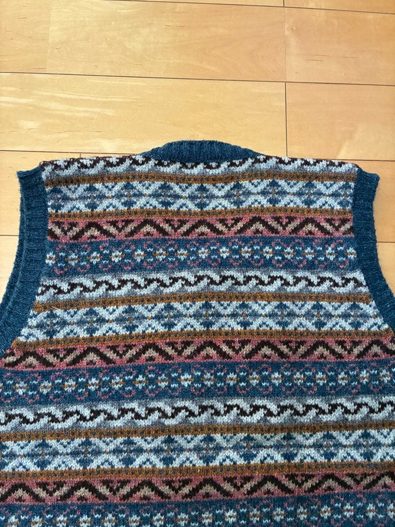 【美品】ジャミーソンズ（Jamieson's ）フェアアイル柄 ベスト