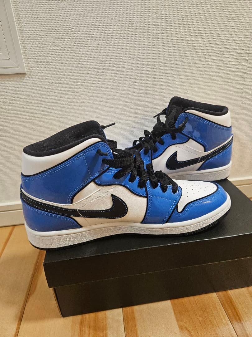 新品ナイキ エアジョーダン1 mid スニーカー 27cm シグナルブルー