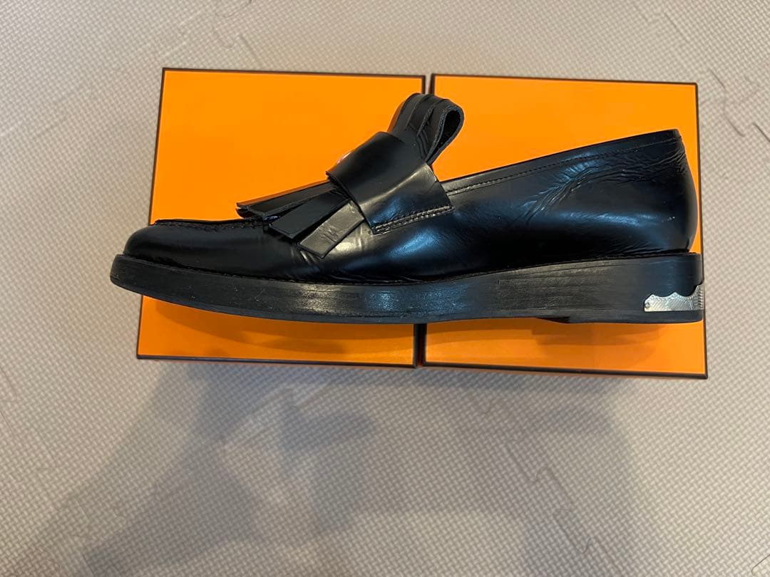 TOGA PULLA ブラックローファー フリンジ付き