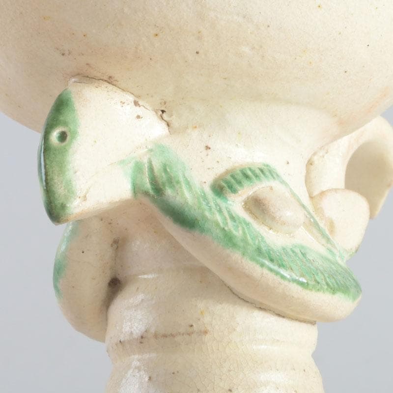 中国　遼白地緑彩刻花卉文　輪花口瓶　C　9243A