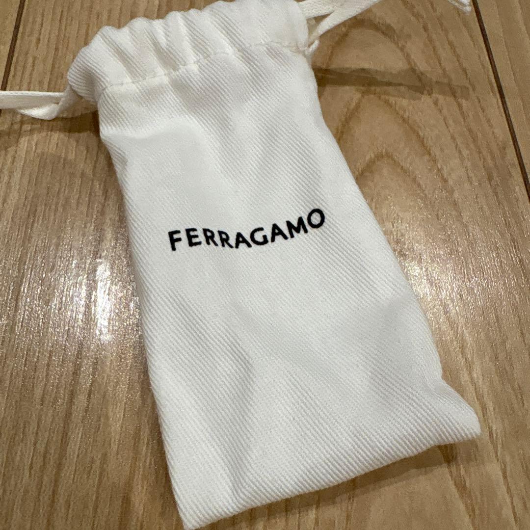 美品　フェラガモ　ラインストーン　バレッタ　黒