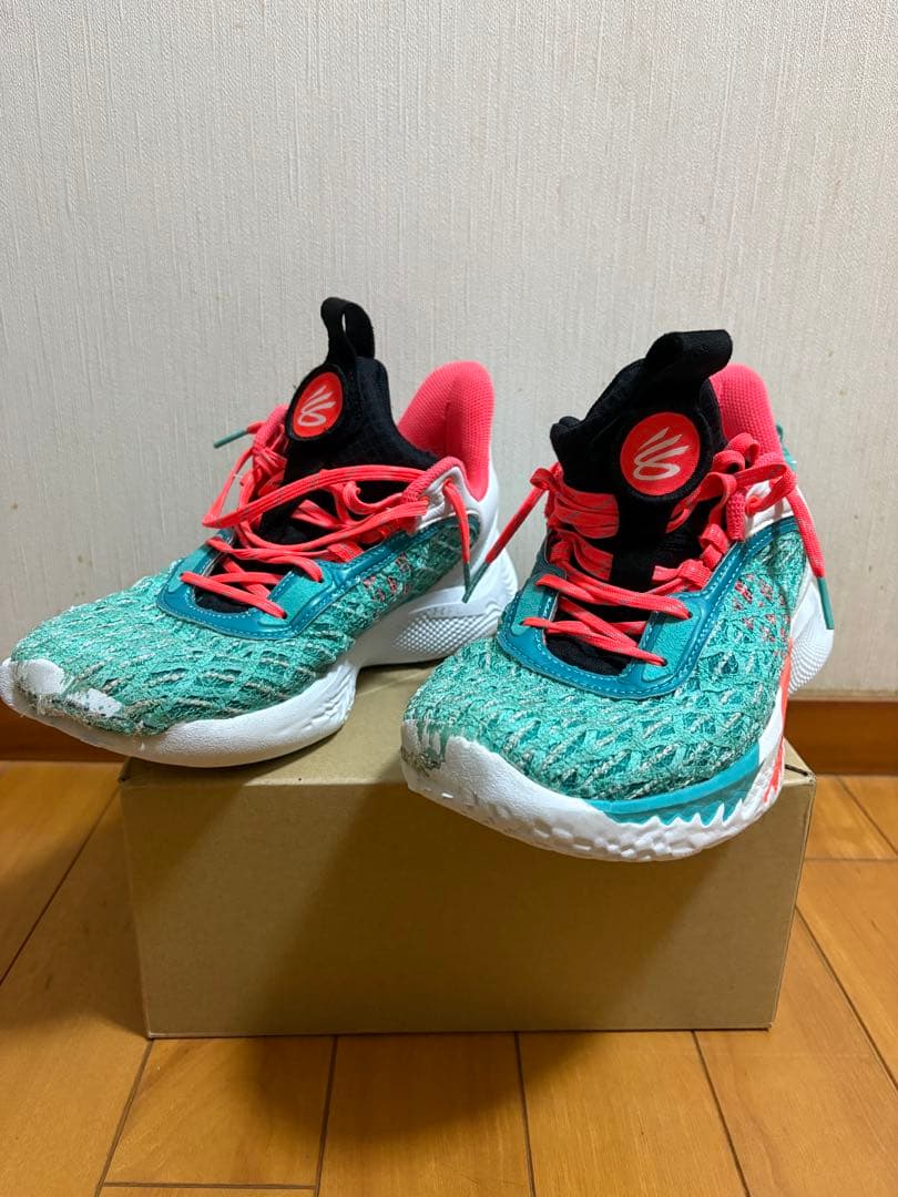 バスケットボールシューズ　カリーフロー9