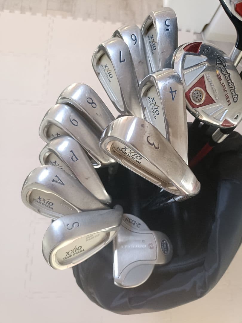 TaylorMadeゴルフバッグ、クラブセット Burner /初代ゼクシオ