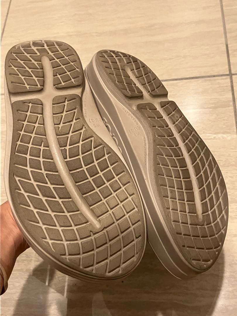 【美品・着用1回】ベージュ ウォーフォス23センチ