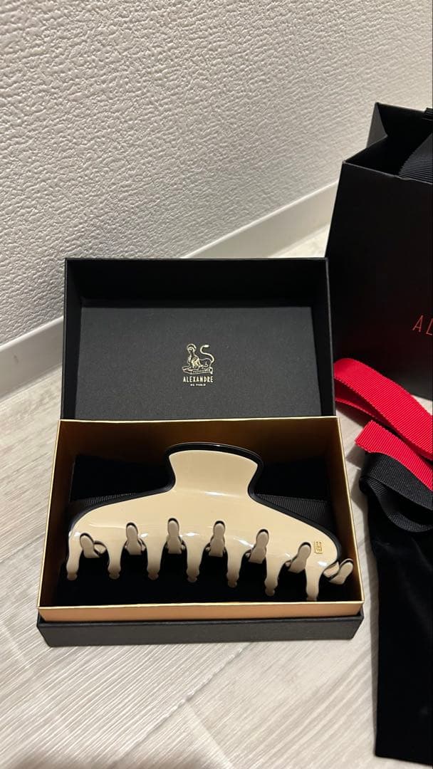 アレクサンドル ドゥ パリ クリーム×ブラック 大きめ ヘアクリップ