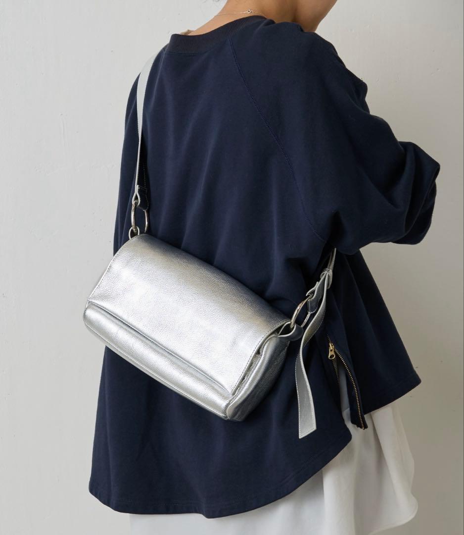 新品　BEARDSLEY ショルダーバッグ レザーボディバッグ 現行　シルバー