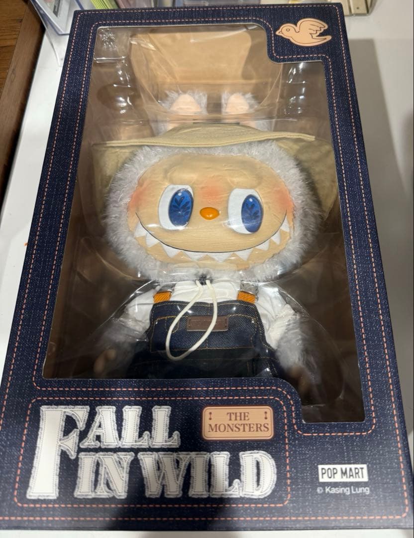 THE MONSTERS FALL IN WILD ぬいぐるみ ラブブ