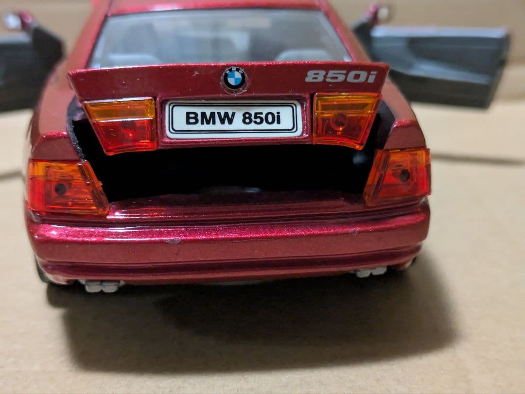  850i　1/24　ミニカー