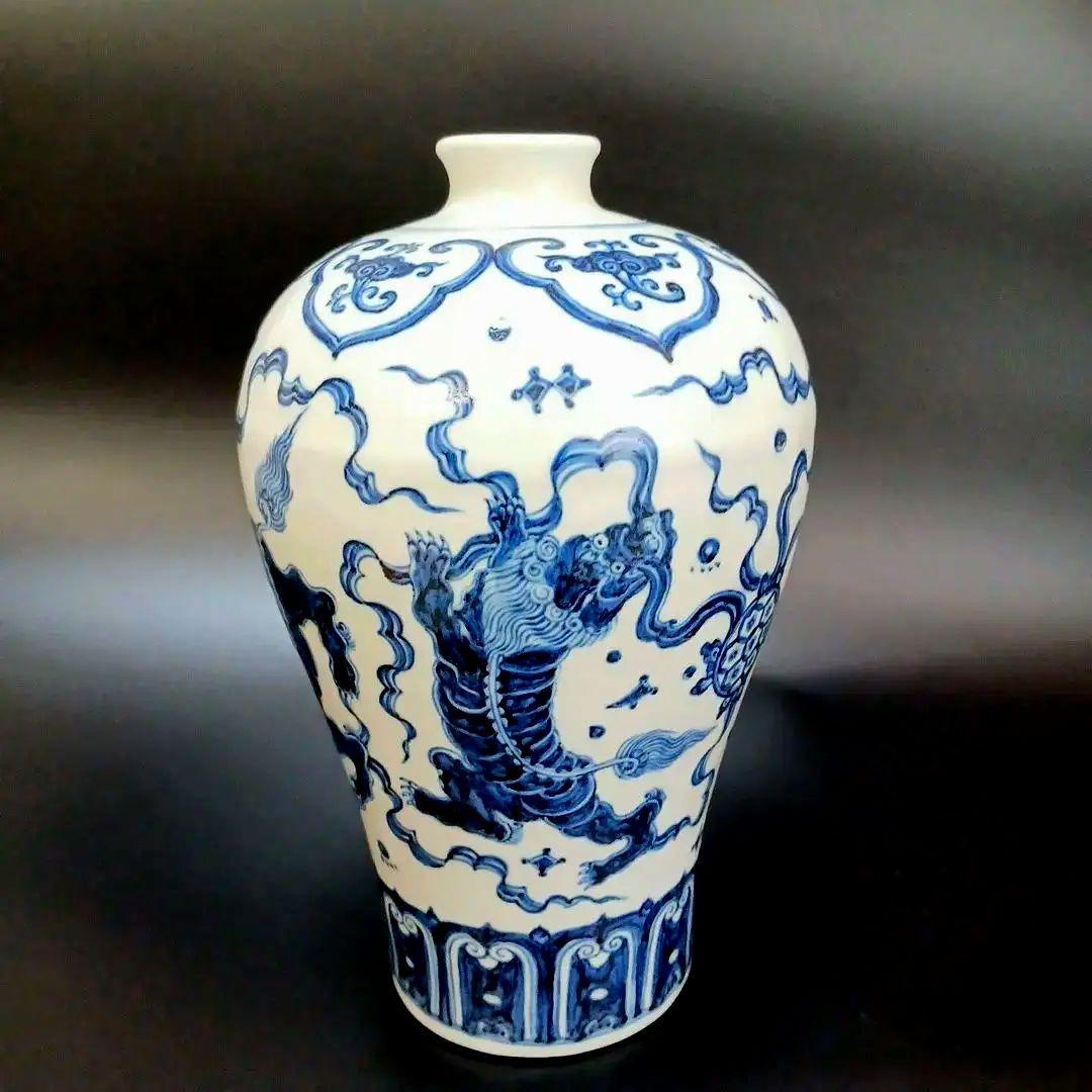 染付獅子文梅瓶