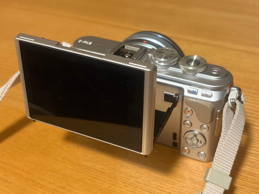 オリンパスペン OLYMPUS PEN E-PL8 ミラーレス一眼