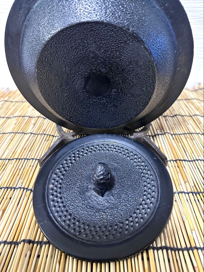 未使用品　成龍堂鋳造所 伝統工芸士 及川　齋（齋峰)造万代屋アラレ3升　南部鉄瓶