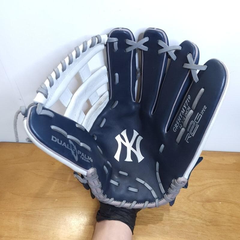 ローリングス MLB TEAM NYヤンキース アーロンジャッジ型 軟式グローブ