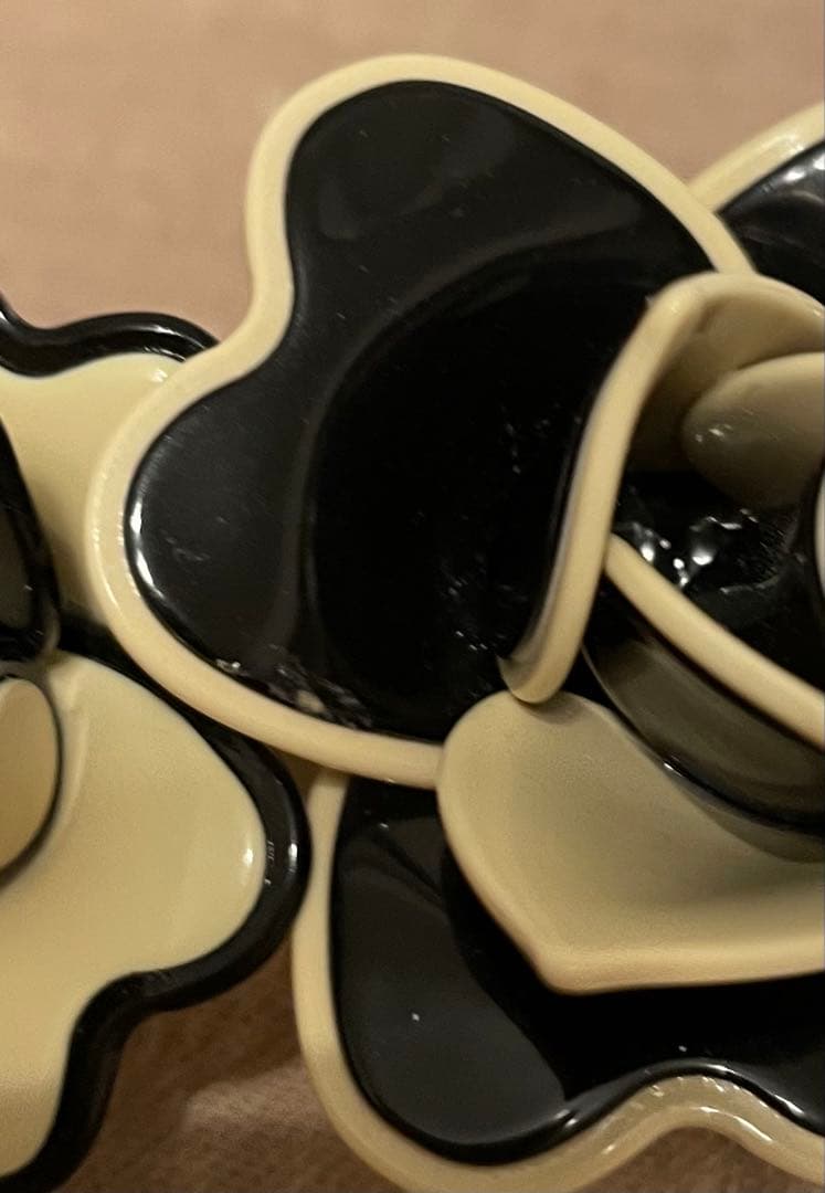 ALEXANDRE DE PARIS 花モチーフ ヘア　バレッタ　黒