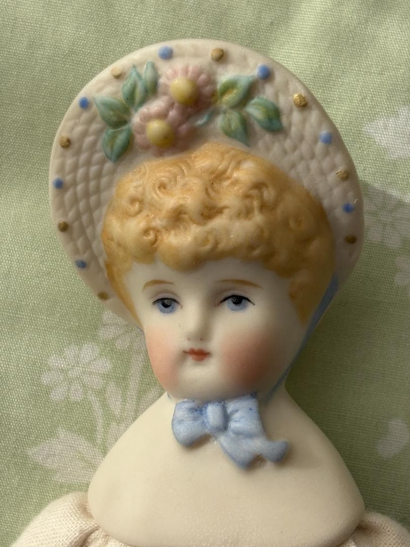 ✨期間限定✨ボネットヘッドのパリアンドール　ビスクドール　ミニョネット