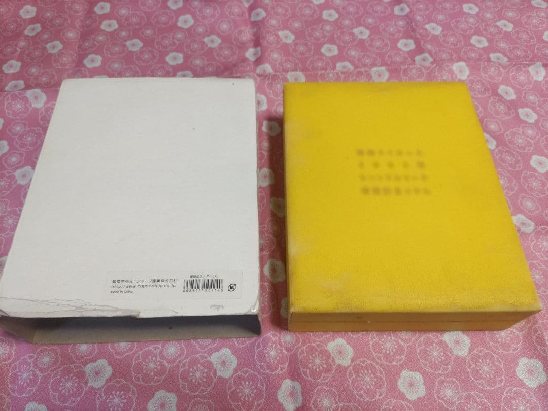 阪神タイガースミニ四駆、灰皿、アルミコースター、オマケで2003優勝記念メダル