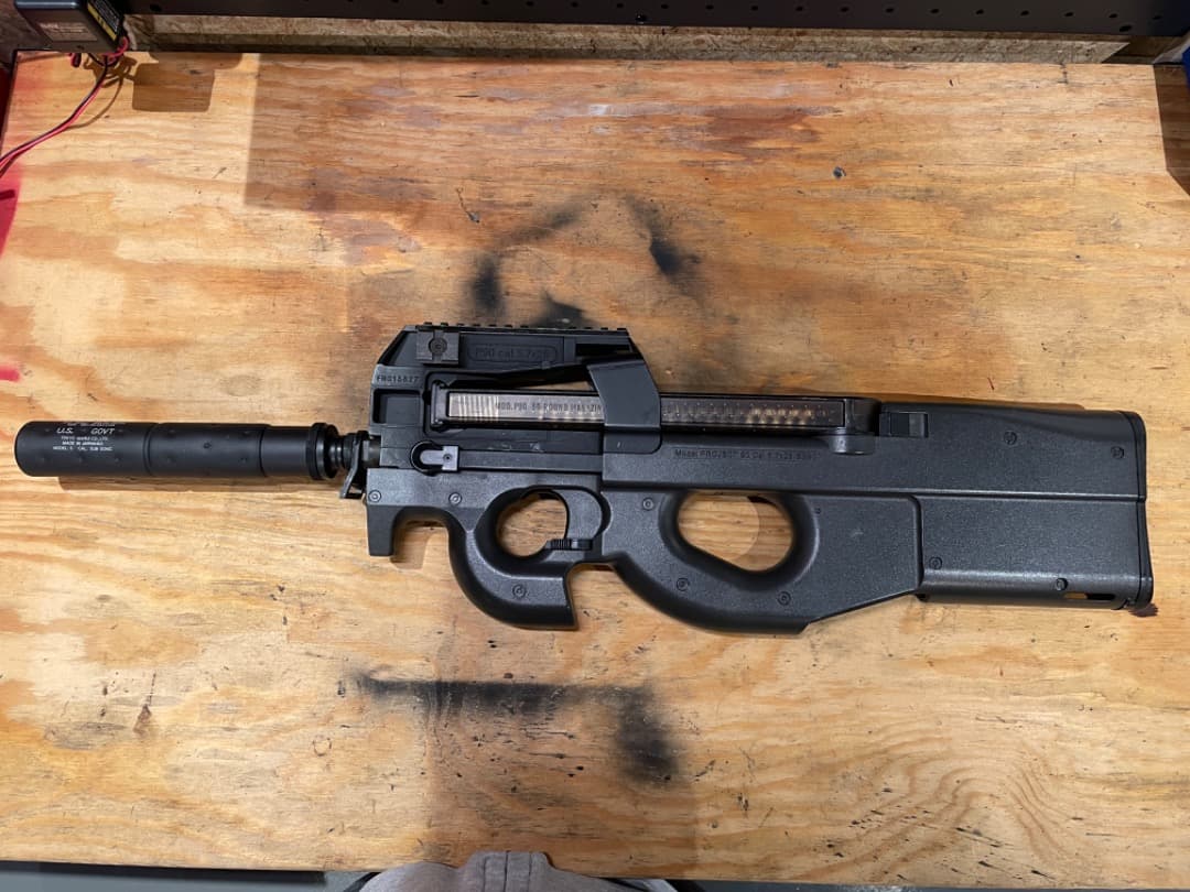 東京マルイ P-90 多弾装マガジン付き