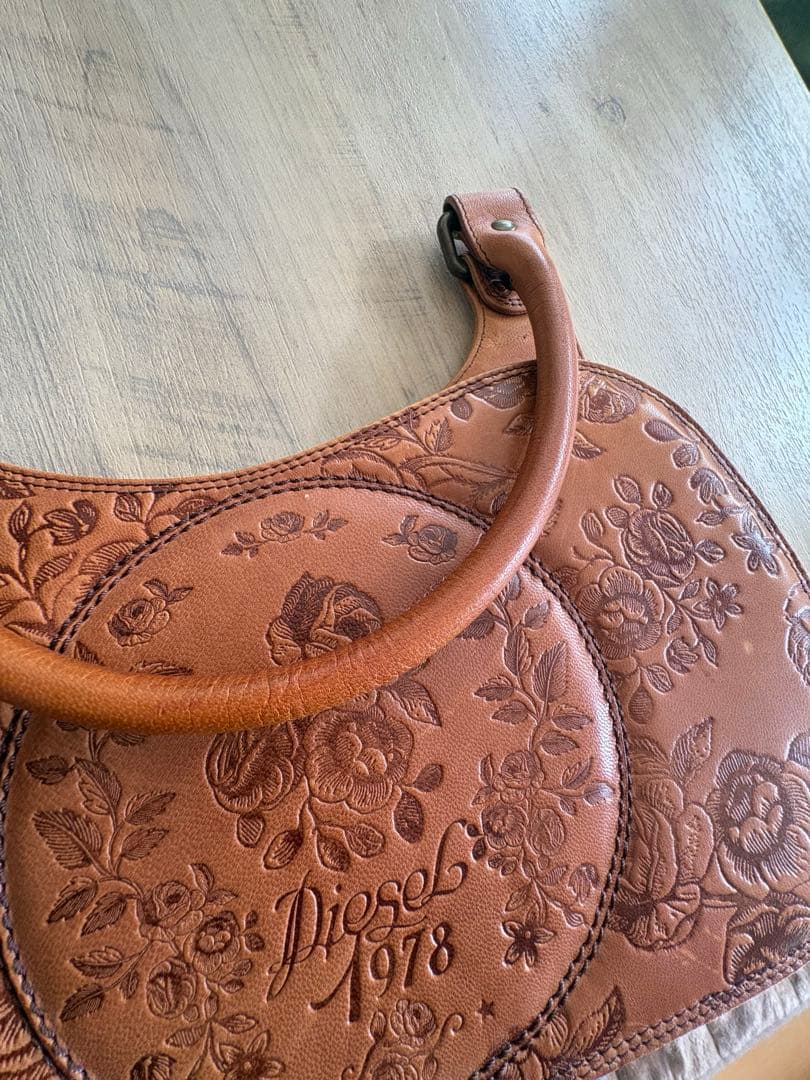 最終値下げ！ディーゼル　花柄型押し革バッグ　希少品