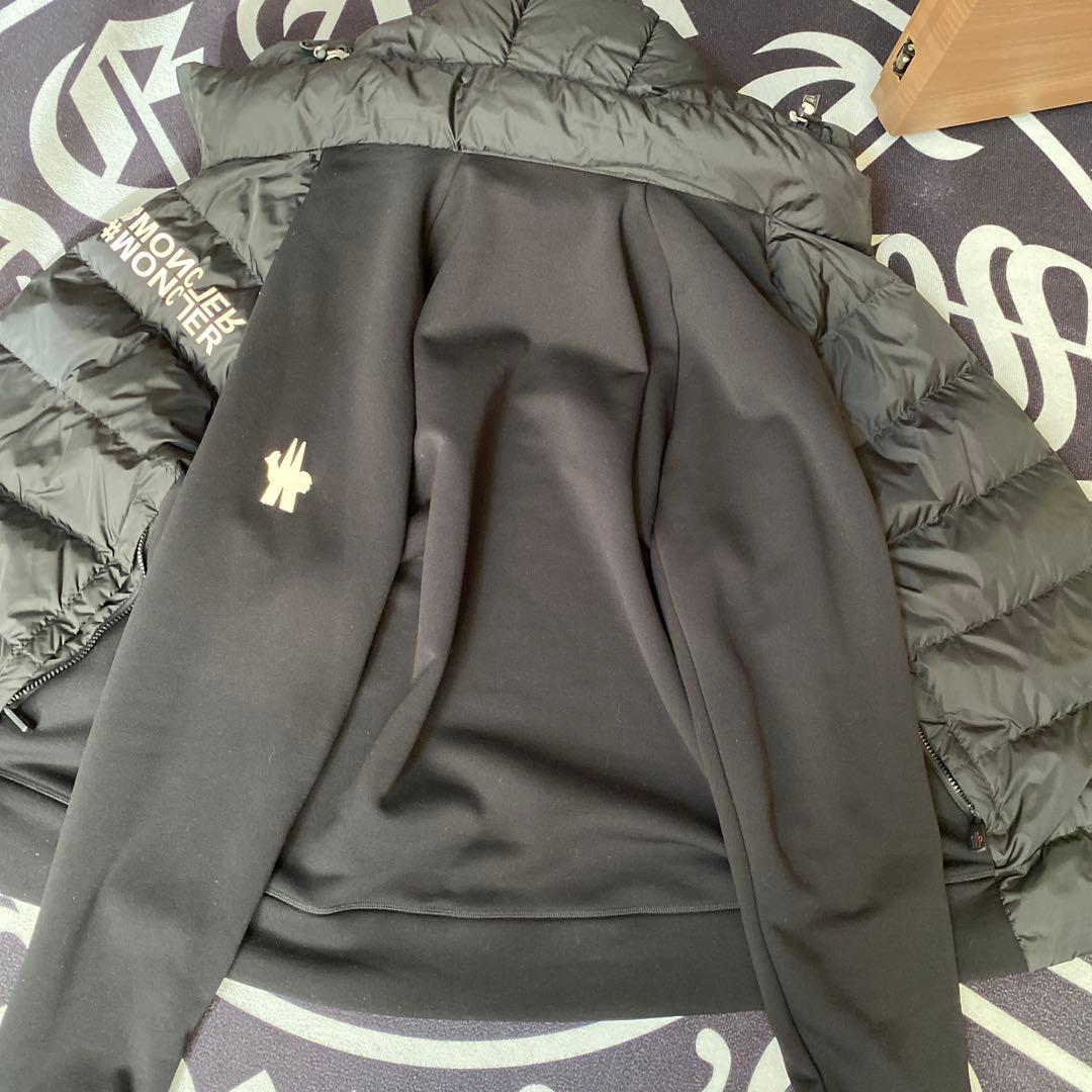 MONCLER フード付き ブラックダウンジャケット