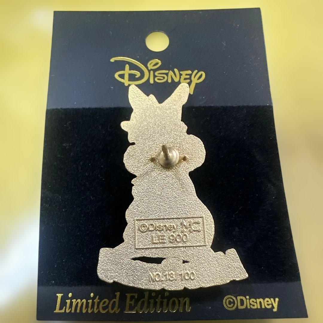 Disney Miss Bunny 限定ピンバッジ