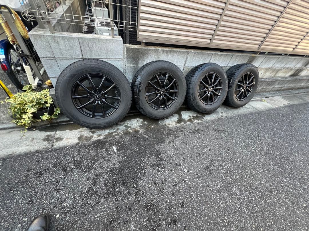 TOYOタイヤ　スタッドレス 16インチ　デリカD5