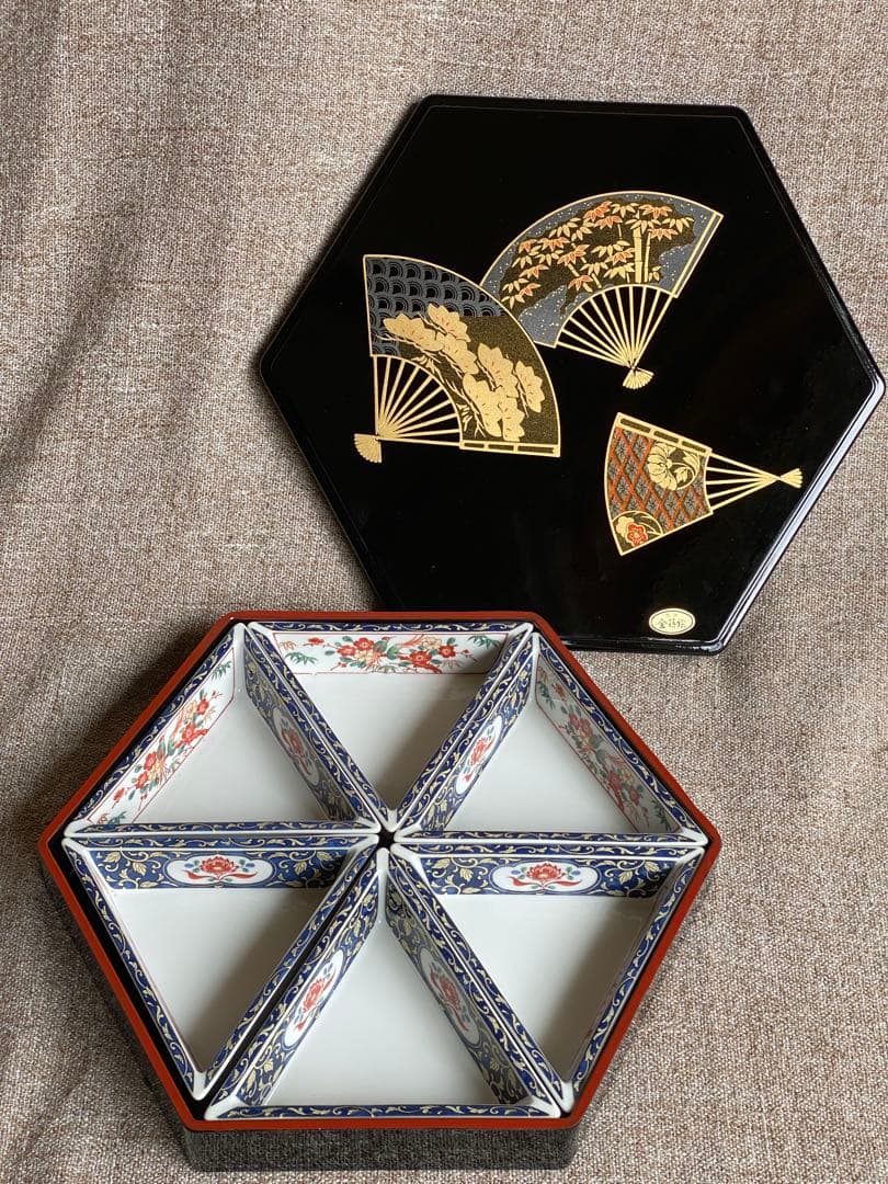 六角形扇子模様の漆器重箱