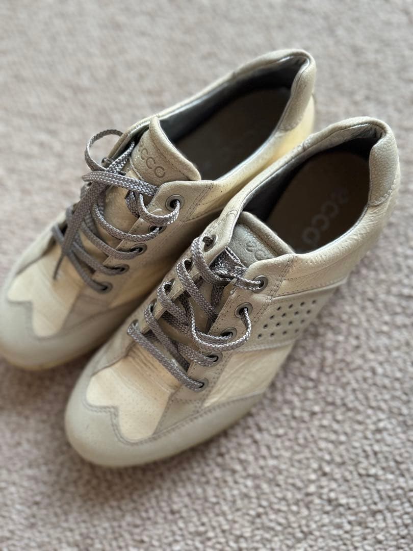 Ecco ベージュ スニーカー 女性用